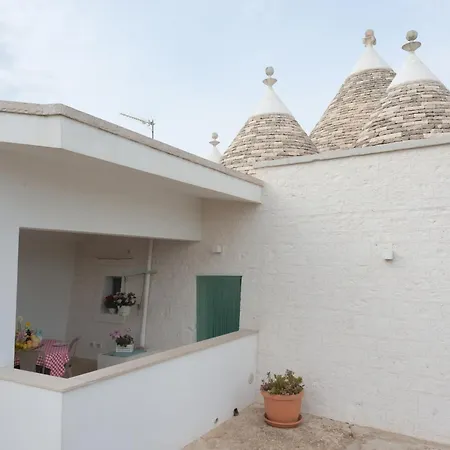 וילה I Trulli Di Mina לוקורוטונדו